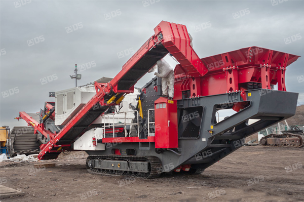 crawler crushing and screening station